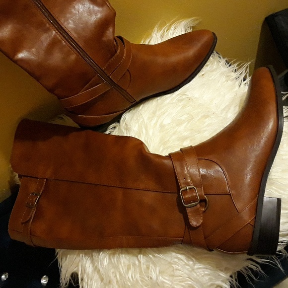Sale $25 Wide leg Boots, Size 10 - Picture 5 of 6